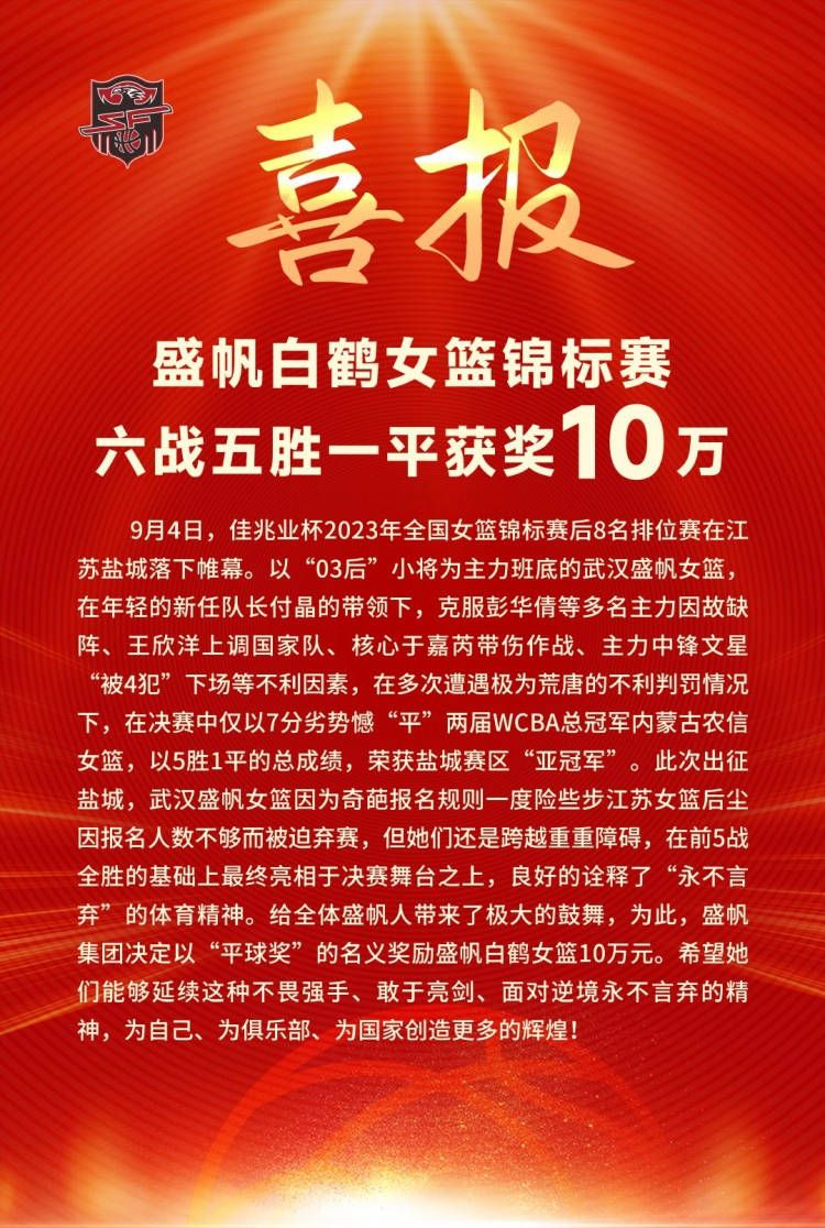 在最新曝光的杀青合照中，饰演死党;内德的雅各布;巴特朗与饰演蜘蛛侠女友;MJ的赞达亚分别坐在;荷兰弟的两侧，而坐在中间的;荷兰弟却伤痕累累，引发了网友对剧情发展的猜测